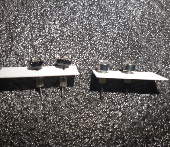 4 pair of earrings| great accessory| 10/10 - Picture 6 of 9